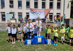 Nasza delegacja na podium - II MIEJSCE